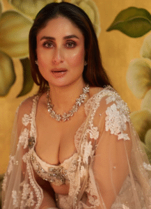 44 Vayathilum Azhagil Milirum Kareena Kapoor's Stunning Photos