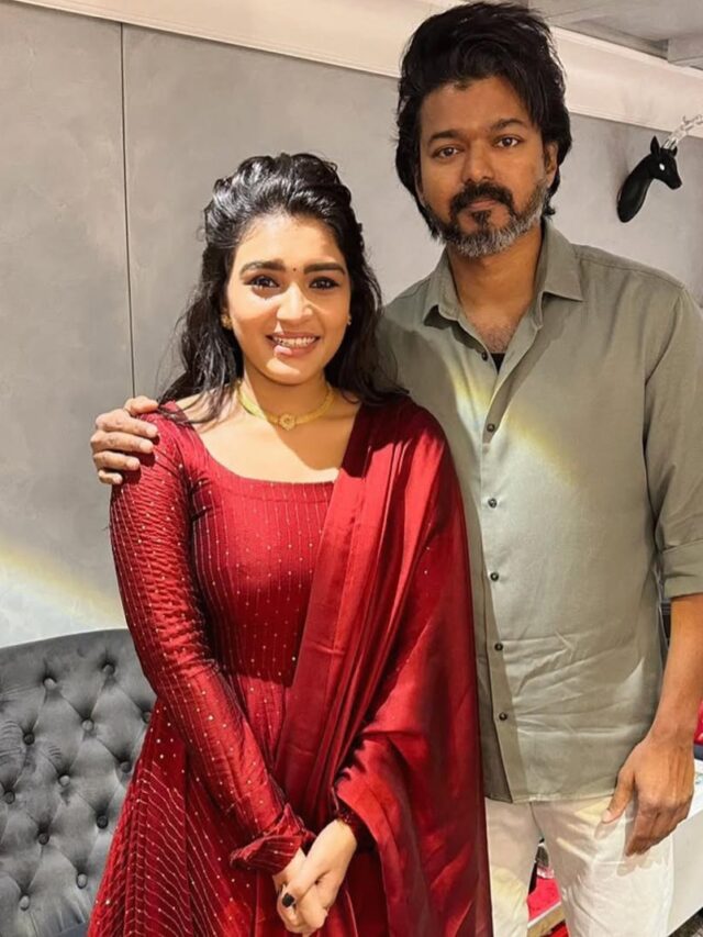 நடிகை ஷபானா பிங்க் நிற உடையில் எடுத்த புதிய புகைப்படங்களை இன்ஸ்டாவில் பகிர்ந்துள்ளார்.